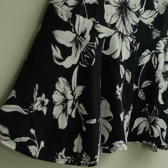 White House Black Market Womens Flutter Mini Skirt White Floral Pattern Size 8 - Picture 2 of 7